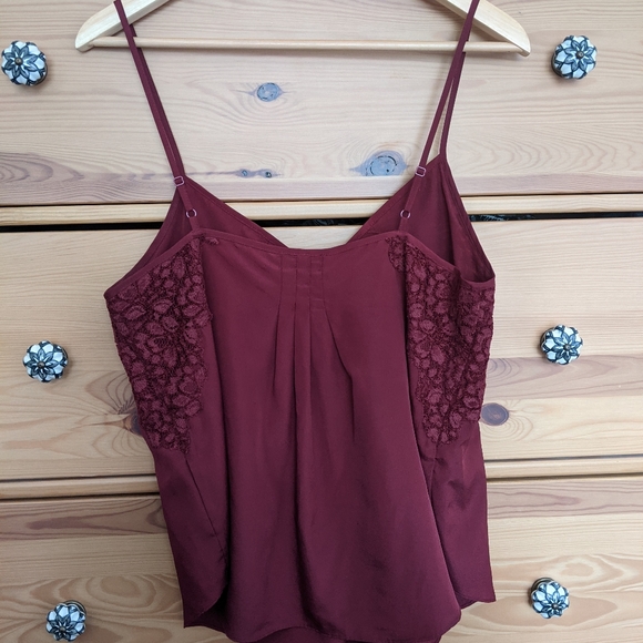 Aritzia Talula Lace Trim Waverly Burgundy Camisole - Picture 2 of 3